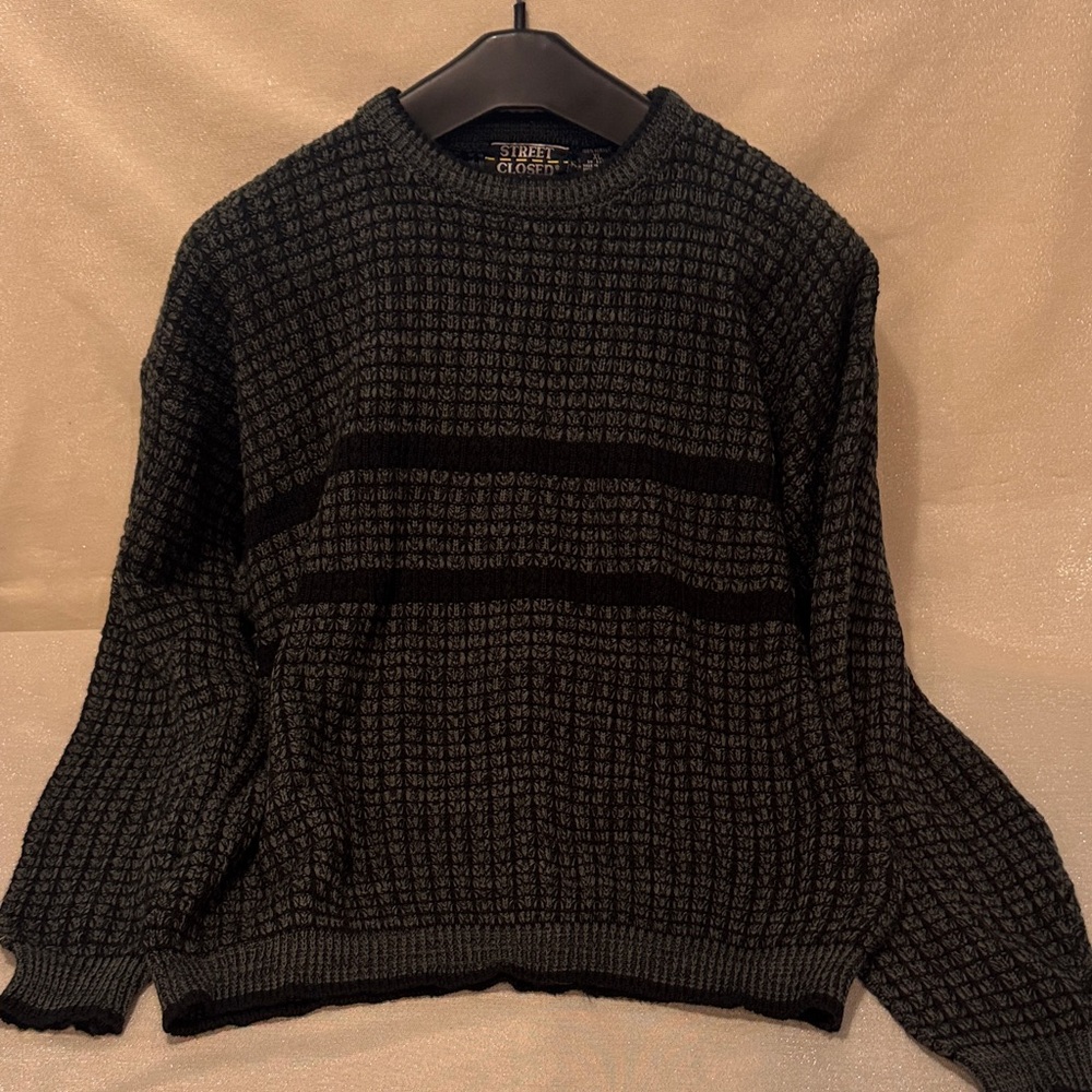 Vintage Stylish Men's Crewneck Sweater in Black and Gray
